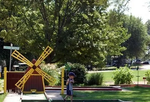 Ferienpark O'connell's Yogi Bear Deluxe Park Model 22 Inlet